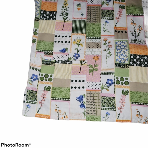 Scrub H.Q. V-Neck Design Floral Scrub Top - Picture 3 of 5